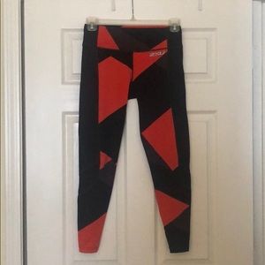 2XU women’s fitness compression leggings